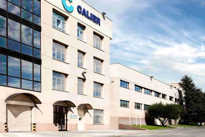 En 2016, la facturación de Calier fue de 74 millones de euros, con un 77% de las ventas procedentes de mercados exteriores y el 23% del mercado nacional.