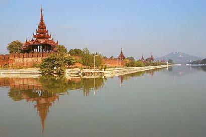 Amarapura, Ava, Sagaing y Mingun descubriendo sus pagodas y budas que no dejaran de sorprendernos.