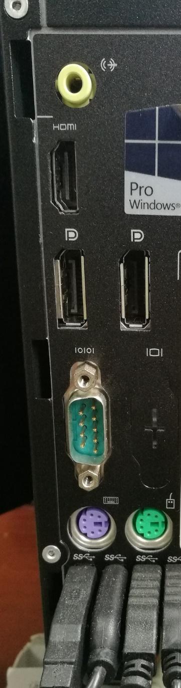 En la actualidad disponemos de equipos Puertos: (2 Display Port y 1 Puerto HDMI). Favor acogerse a lo especificado en el pliego. 4.