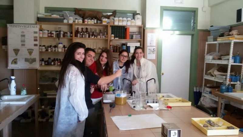 Preparamos el jabón (los alumnos de Biología y Geología habían realizado esta práctica en el laboratorio con anterioridad, por tanto, ya conocían el procedimiento).