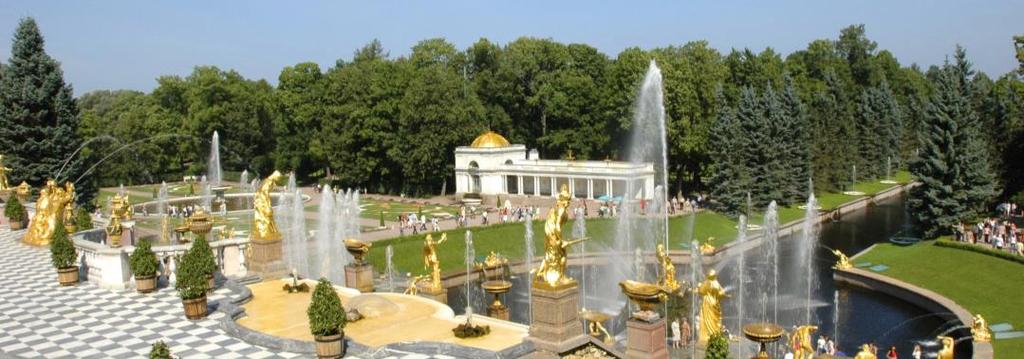 DÍA 3 SAN PETERSBUGO San Petersburgo (Desayuno + Almuerzo) Excursión al Palacio de Catalina y sus parques. Situado a 32 Km de San Petersburgo en la villa de Pushkin.