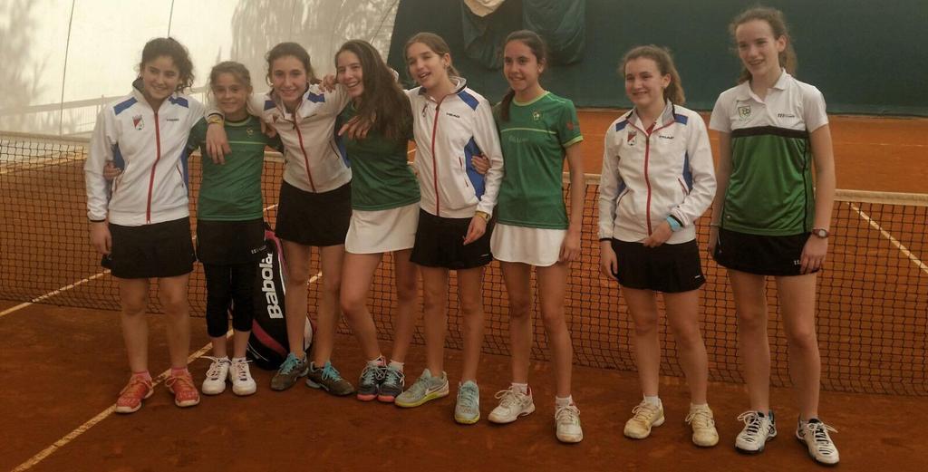 Tenis Nuestros equipos alevín e infantil femenino se han proclamado recientemente sub-campeones de Navarra frente al Club de Tenis.