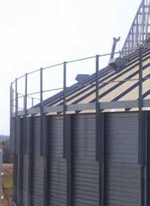 Balustrada perimetrală este o structură de siguranță pentru mentenanța pe acoperișul silozului.