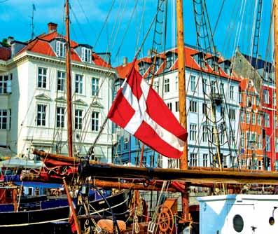 DÍA 2 Dom COPENHAGUE ciudad, recorriendo los principales tales como la Plaza del Ayuntamiento; el Palacio Christiansborg, actual sede del Parlamento; la fuente de la Diosa Gefión y el puerto Nyhavn
