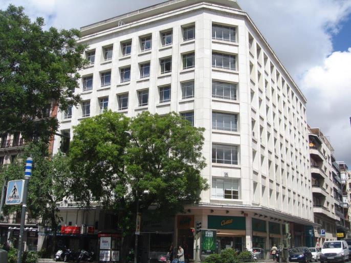 LAR ESPAÑA REAL ESTATE SOCIMI S.A. ADQUIERE UN EDIFICIO DE OFICINAS SITUADO EN EL CENTRO DE MADRID La compra del edificio de oficinas, situado en la céntrica calle madrileña de Eloy Gonzalo, se ha