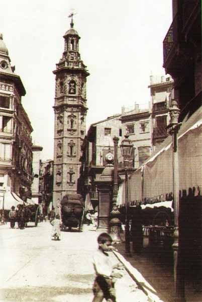 Nuevo reparto del espacio público Plaza de la Reina, finales del siglo XIX.