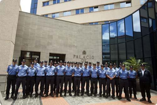 2. FORMACIÓN POLICIAL Formación Policías Locales de Canarias Formación básica para la policía local La Academia realizará los cursos de formación básica que sean necesarios para dar cumplimiento de