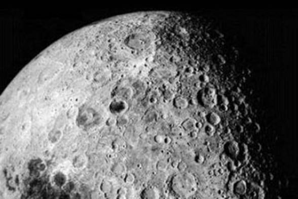 Galileo 1564-1642 Telescopio: manchas en la superficie del Sol, cráteres y montañas en la