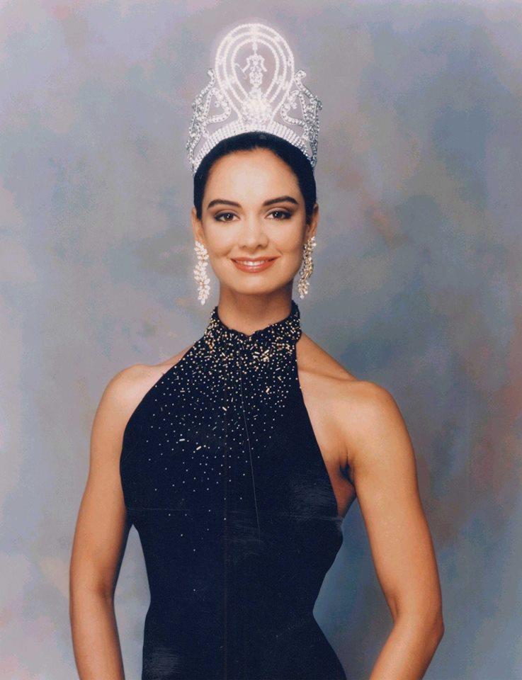 La décima corona, tal vez la más esperada por todos los fans, fue la que logró María Guadalupe Jones Garay al ganar el certamen de Miss Universe