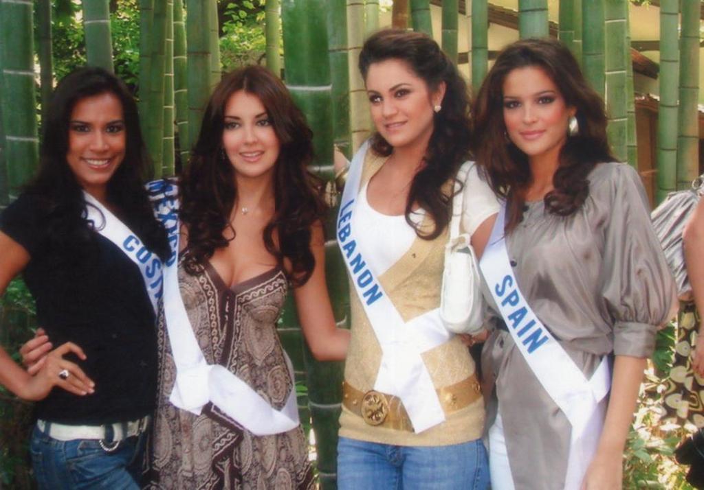 Una foto de cuatro aspirantes al título de Miss International 2007, de izquierda a derecha Ibis Leonela