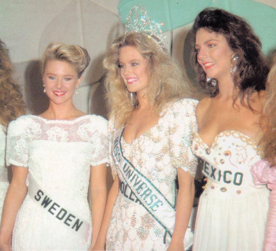 Tres de las cinco finalistas del certamen de Miss Universe 1989 de izquierda a derecha Louise