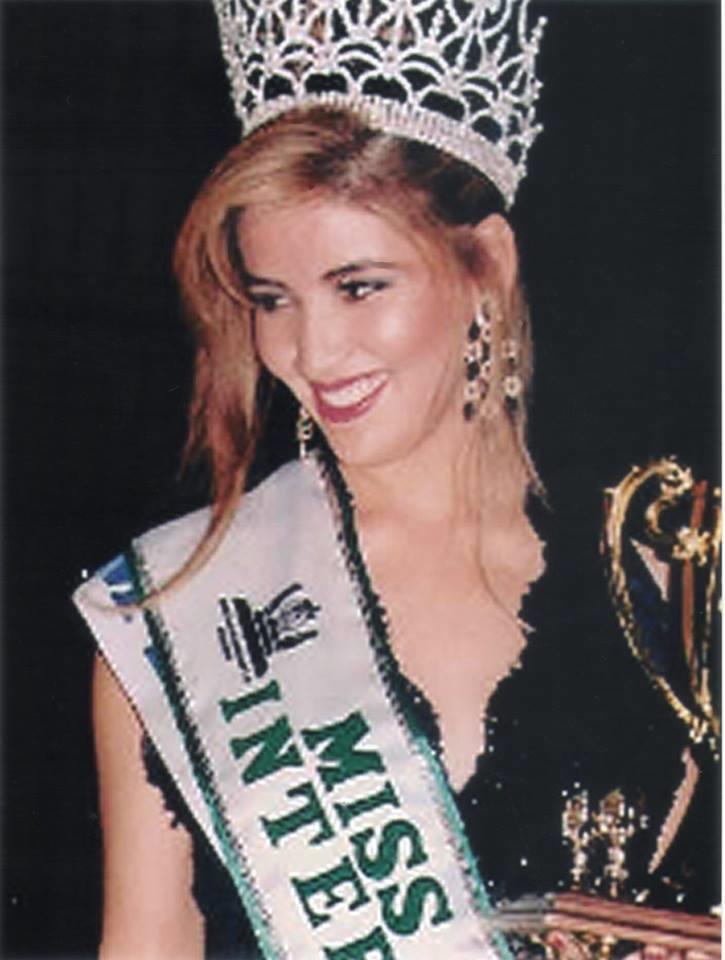 La 15ª corona de belleza ganada por una mexicana fue la de Angélica María Escobar, Señorita San Luis