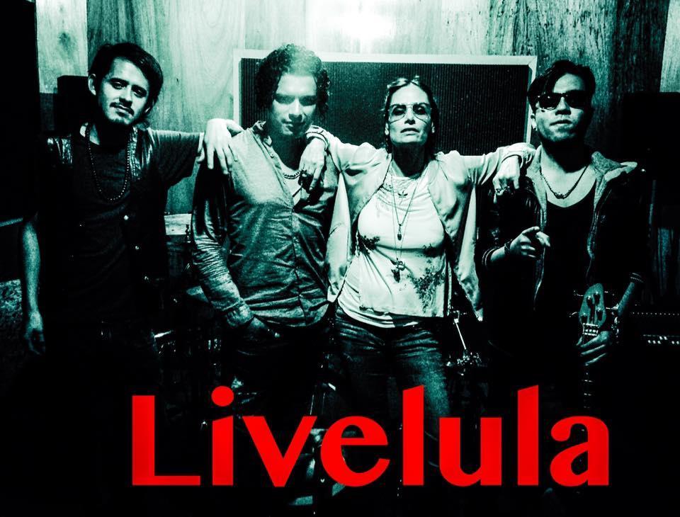 Forma parte de la banda Livelula en el que participa como compositora y cantante, en donde