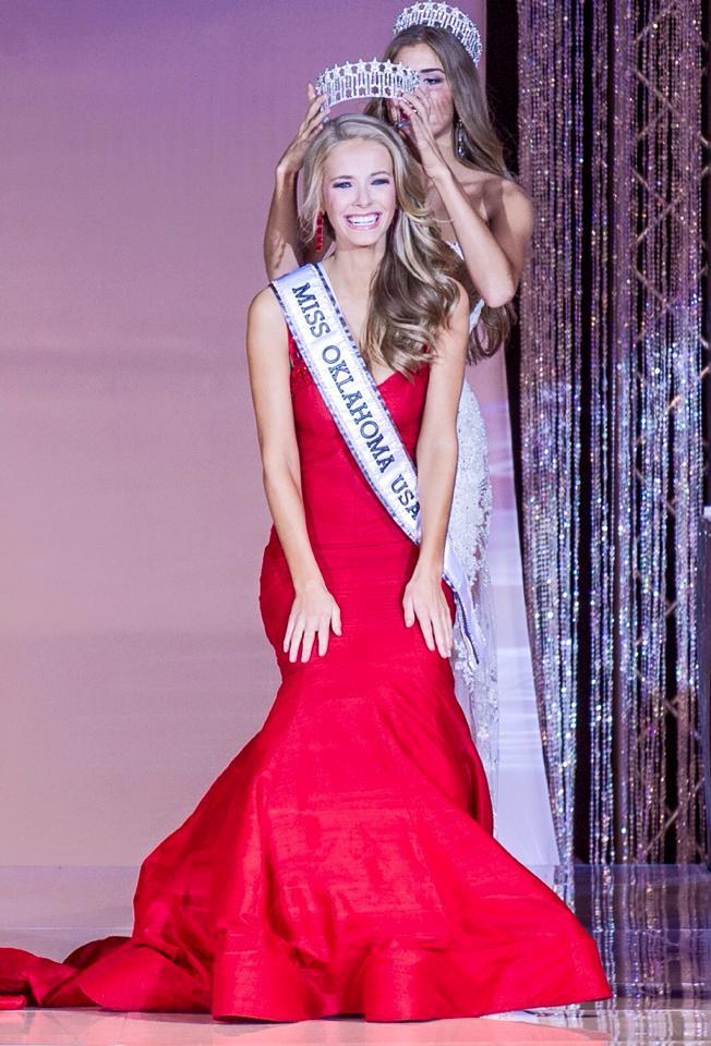 49 El 21 de diciembre de 2014 Olivia Jordan obtiene la corona de Miss