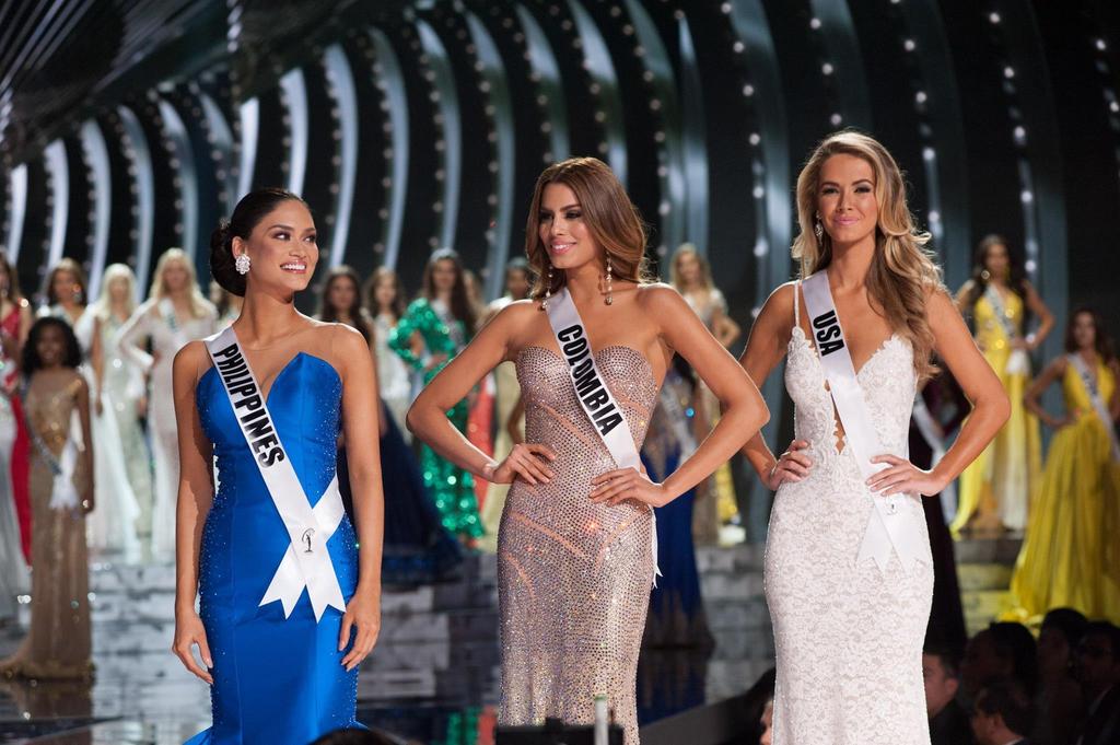 Las tres finalistas de Miss Universe 2015, de izquierda a derecha Pía Alonzo de Filipinas y ganadora del título una vez aclarado el error