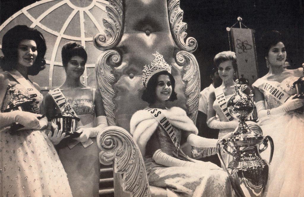 Mención especial es para Anna Geirsdóttir, representante islandesa, que logró ser la Primera Finalista en el certamen de Miss Universe 1962 realizado en el Miami Beach Auditorium, en Miami Florida el