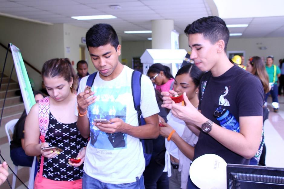 Por su parte, el Decano de la FCyT, Dr. Ricardo López, dijo sentirse orgulloso por el trabajo de los estudiantes, que son los que organizan esta Expo Alimento, coordinado con sus docentes.