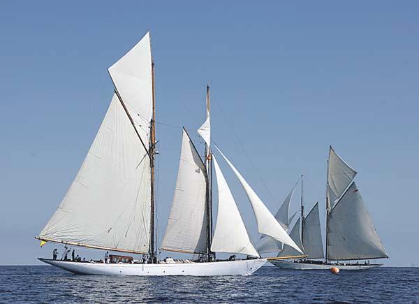 La mejor flota del mundo de su clase inició el pasado día 27 su participación en la quinta edición de la Copa del Rey de Barcos de Epoca-Vela Clásica Menorca 2007 en los campos de regatas del Club