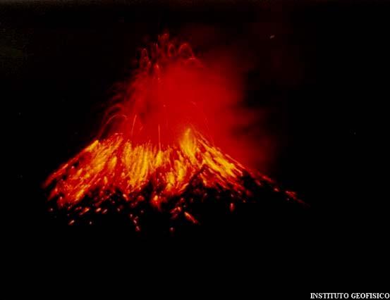 2001: Volcán Tungurahua, 50,000 personas evacuadas de Quero, Mocha. 15 millones de dólares en pérdidas.