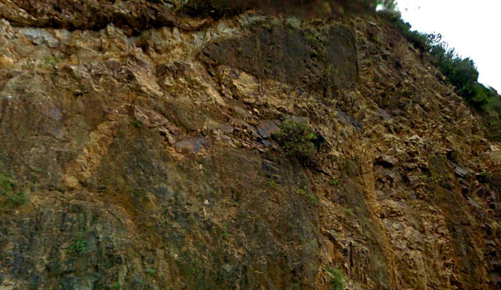 Diques en las rocas plutónicas del Complejo Basal, Mioceno