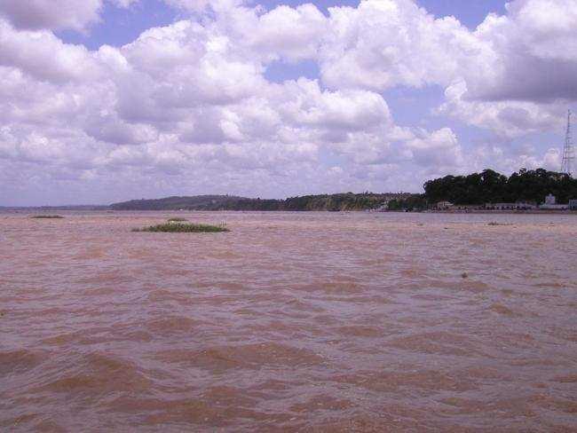Conclusión : las grandes avenidas del Amazonas en Óbidos parecen asociadas a 1- Lluvias y descargas superiores a lo normal en la cuenca ecuatorial del Solimões y según los años en otro o más