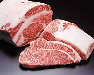 EJEMPLOS DE DIFERENCIACIÓN EN EL SECTOR VACUNO Carne de Kobe, la más cara y exquisita carne del mundo nos llega desde Oriente Originario de Japón, estos Kuroge Wagyu (res de piel negra), se crían en
