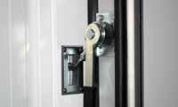 Montaje y regulación de la puerta muy sencillo, que supone un ahorro importante de tiempo en la instalación.