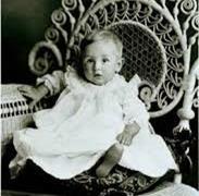 Walter Elias Disney nació en Chicago, Illinois, el 5 de diciembre de 1901. Cuarto de los cinco hijos que tuvieron Elias y Flora Disney.