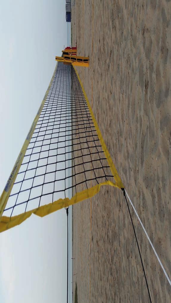 Poste de Voleibol de Playa de Competición 1 El poste de competición de voleibol de tipo 1 está hecho de perfil de aluminio extra robusto. El poste de voleibol mide 255 cm de alto.