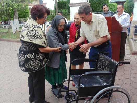 asistiendo el municipio de Huejucar para recibir también los apoyos para sus adultos mayores.