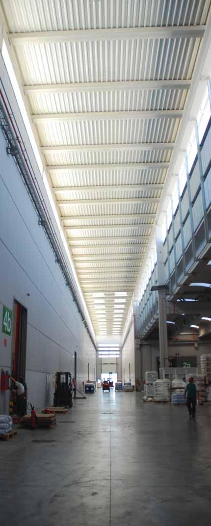 28 Hiansa Paneles de Iluminación PANELES DE ILUMINACIÓN DESCRIPCIÓN PANELES El policarbonato constituye un innovador sistema de acristalamiento para cerramientos de fachadas y cubiertas, que ofrece
