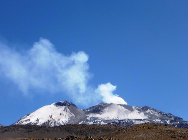 ANEXO N 02 Vistas fotográficas Emisiones fumarólicas del volcán