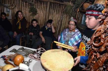 tradicional mapuche a través de la oralidad, el que benefició a 38 menores de la comuna