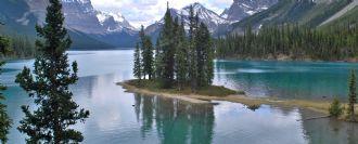 sus paisajes, Columbia Británica y Alberta: picos, lagos, glaciares, formaciones volcánicas y cascadas.