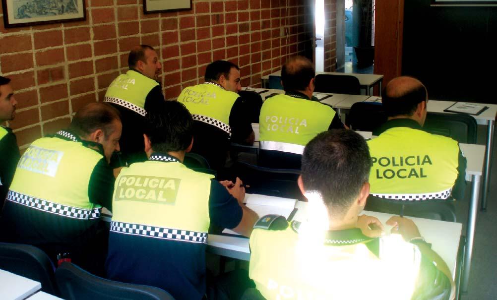 CURSOS EXTERNOS DE ESPECIALIZACIÓN Y PERFECCIONAMIENTO DIRIGIDOS A POLICÍAS LOCALES Siguiendo la política de la ASPEX de acercar la formación a la Policía Local se realizaron 9 cursos en diferentes