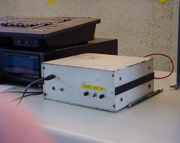 Esta señal salía del video-cronómetro se enviaba a un magnetoscopio minidv- (marca Sony, modelo GV-D1000E PAL) donde se registraba