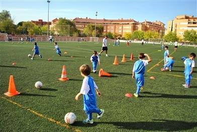 Objetivo de la evaluación Evaluar el efecto causal de la práctica de fútbol en instituciones especializadas sobre diversas medidas de habilidades cognitivas y