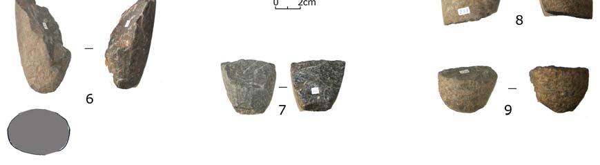 17 y 13.8. Fragmento distal de probable hacha pulimentada, en fibrolita, procedente de La Plana (nº 892). Figura 12.18.