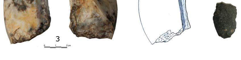 2. Fragmento de hacha pulida, localizada en El Cruce, en fibrolita, que conserva el surco longitudinal probablemente para fracturar la pieza con el fin de fabricar nuevos útiles