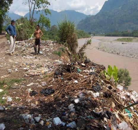 AGENTES CONTAMINANTES En la Región de Huánuco:31 vertimientos de aguas residuales domésticas en el río Huallaga y 21 vertimientos de aguas residuales domésticas en los ríos