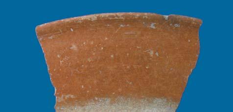 Figura 11. Capa blancuzca en un tiesto del tipo Arena Rojo variedad Xcanhá. Es probable que en algunos casos se haya utilizado otro mineral de la región como desgrasante.