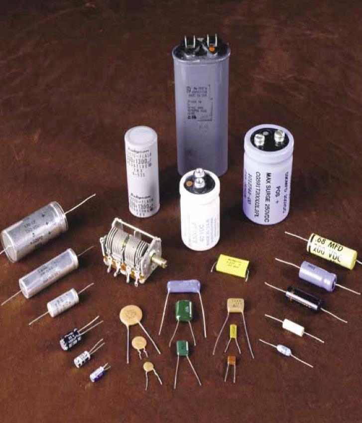 Limitaciones al cargar un capacitor. Los capacitores son dispositivos usados comúnmente en una gran variedad de circuitos eléctricos.