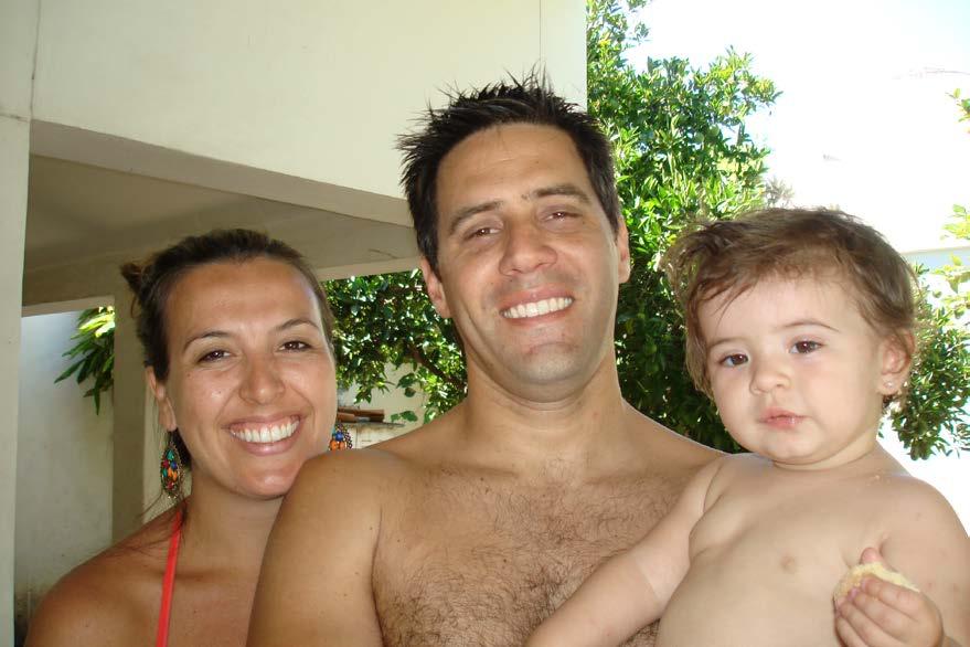 su hijo Bruno (Odontólogo) y su nieta Inesita, quienes viven Villa Joyosa,