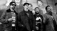 TAMARA M[LOS ÁNGELES / EE UU] olotov lanzará su primer disco en vivo, que incluiría sus temas más sonados y estará acompañado de un DVD, dijo su bajista y vocalista Paco Ayala.