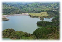 ANA, IRAGER, ENAGUA Embalse del Rio Grande II (Colombia) Corporación Cuenca Verde uministra agua para una población de 600 000 habitantes. CA A M A Y O A LA MO R UL L A N A 17.
