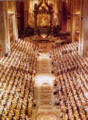 Tema 6 LA ASAMBLEA CELEBRANTE Desde el Concilio Vaticano II La principal manifestación de la Iglesia tiene lugar en la participación plena y activa de todo el pueblo
