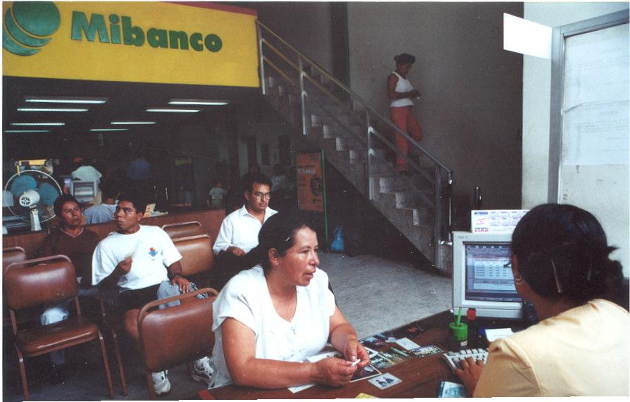 Posicionamiento microfinancieras : Retos de entrega en bancos: * Imagen negativa en América Latina * Percepción