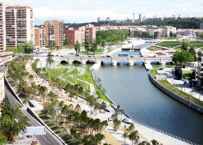 en un parque urbano. Proyecto Madrid-Río Elemento esencial de los paisajes del agua: los PUENTES.