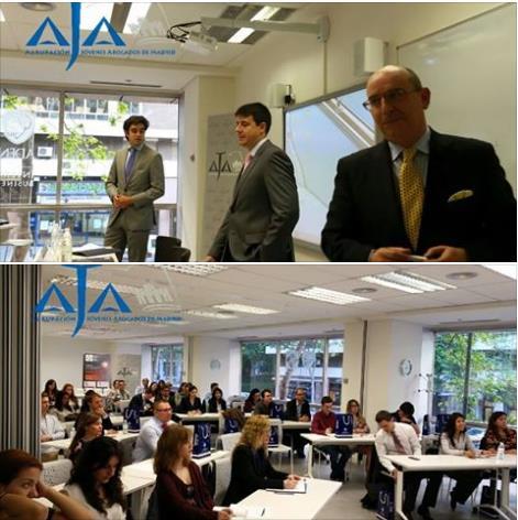 Los asistentes, tanto miembros del AJA como jóvenes abogados, pudieron disfrutar de una ponencia que se centro en tres claves fundamentales para un abogado: