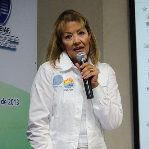 generales de Planeación Institucional: la Mtra. Esperanza Morales Pérez, de la Benemérita Universidad Autónoma de Puebla; el Mtro.
